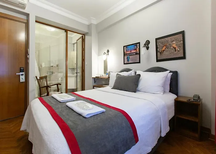 Queen Seagull Boutique